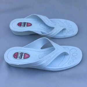 Relaxed Fit White Women’s Wedge Flip Flop Sandals